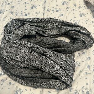 Lululemon vinyasa infinity scarf